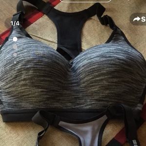 Victoria Secrets Max Sports Bra size 34 DDD NWOT